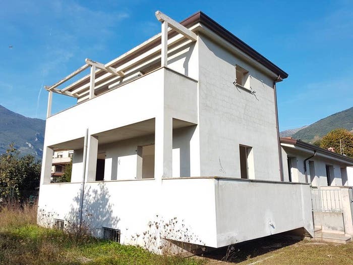 Casa con 6 locali in vendita in Camaiore Paese, Camaiore