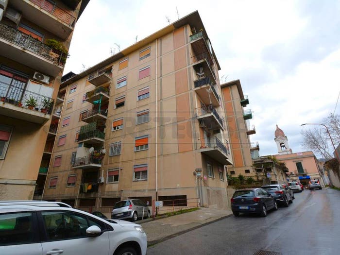 Appartamento trilocale in vendita in Via Antonino Siligato, Gazzi, Messina