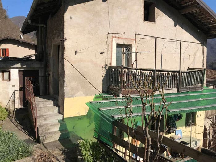 Casa con 6 locali in vendita in Lavenone