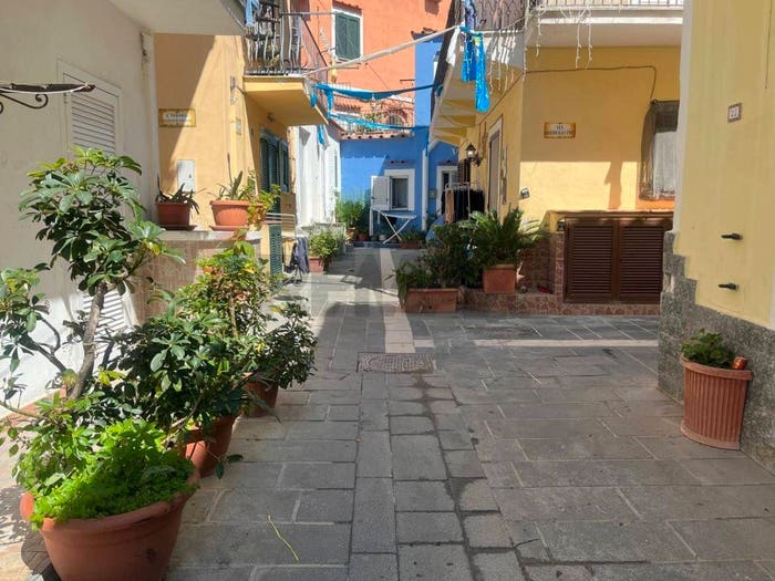 Appartamento trilocale in vendita in Via Dottor Venanzio Marone, Lacco Ameno
