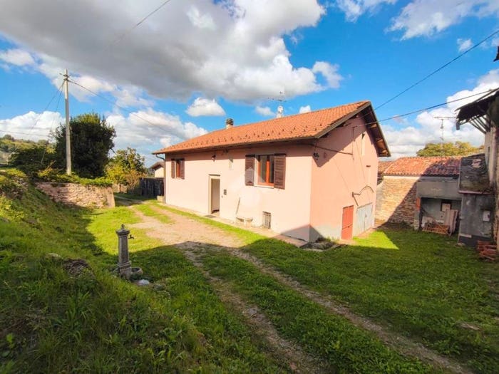Casa con 5 locali in vendita in Frazione Cà dei Bianchi, Garbagna