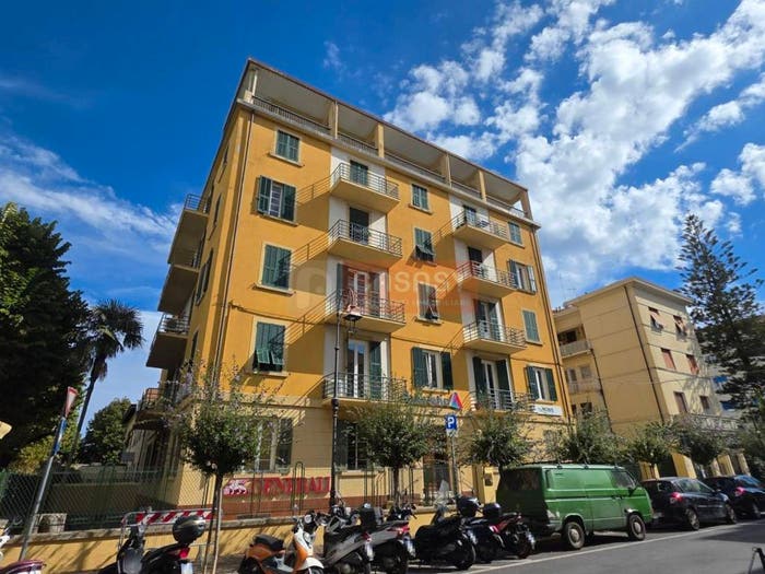 Appartamento con 6 locali in vendita in Via Fiume, Centro, Albenga