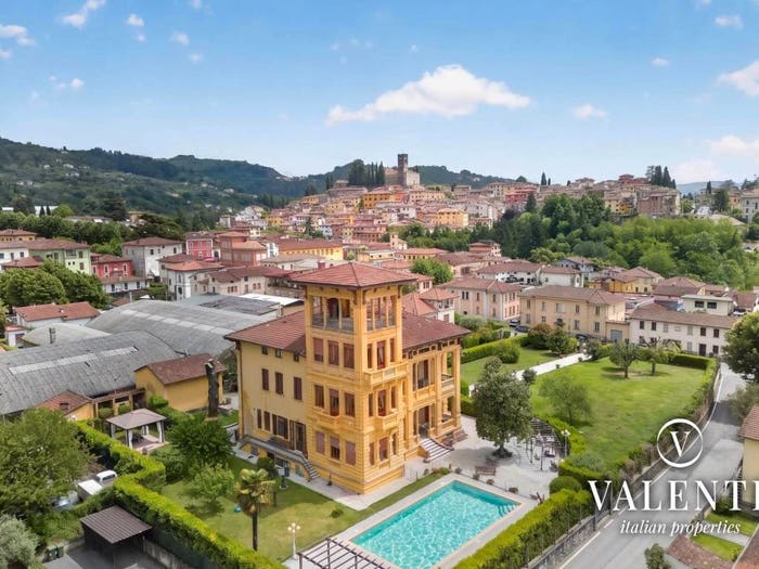Casa con 6 locali in vendita in Via Roma, Centro, Barga