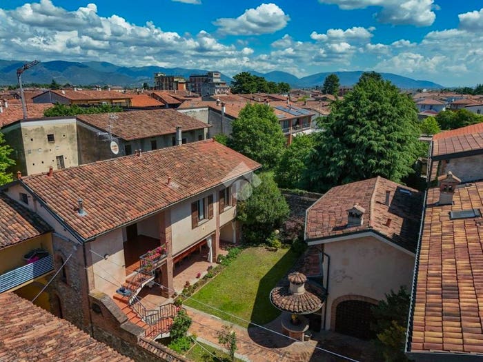 Casa con 6 locali in vendita in Vicolo Tre Archi, Ospitaletto