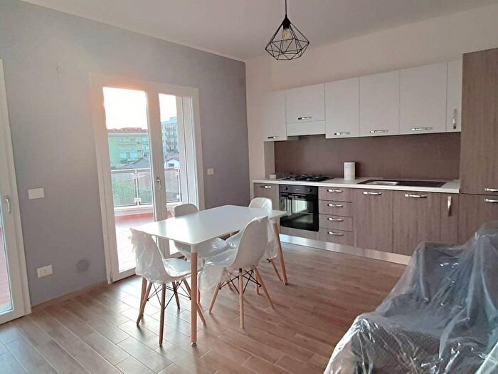 Appartamento trilocale in vendita in Via Caprera, Catanzaro Lido, Catanzaro
