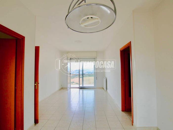 Appartamento trilocale in vendita in Via Gennari, Centro, Fermo