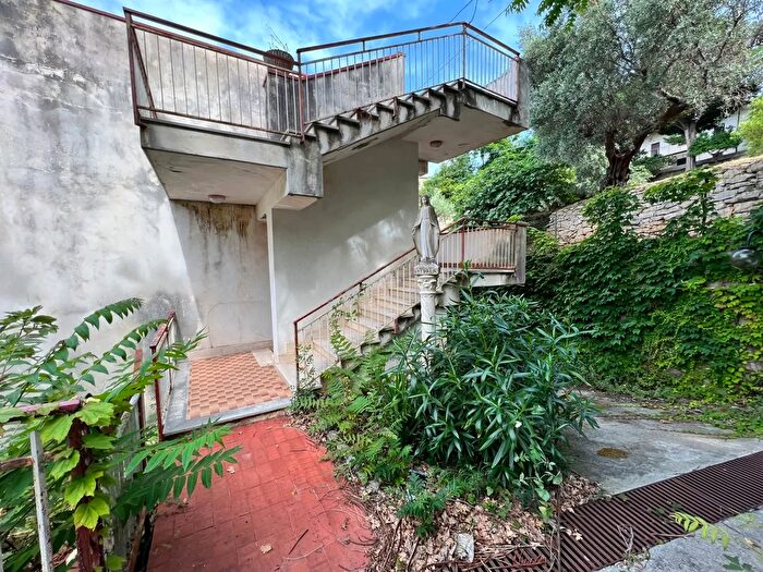 Appartamento trilocale in vendita in Via della Collina, Falconara Albanese