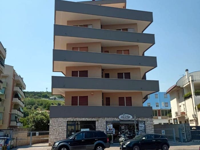 Appartamento con 6 locali in vendita in Piazza Duca degli Abruzzi, Viale Bovio Piazza Duca degli Abruzzi, Pescara