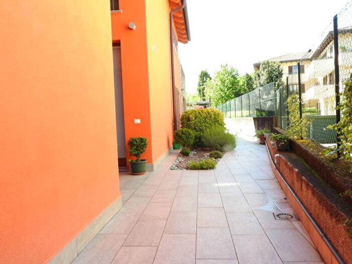 Appartamento quadrilocale in vendita in Via Castelbarco, Centro, Imbersago