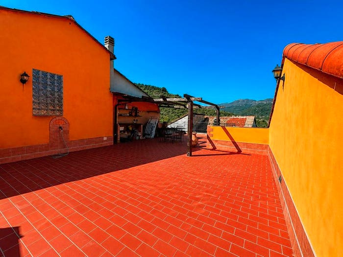 Casa quadrilocale in vendita in Via Papa Giovanni XXIII, Borgo Sant'Agata Borgo d'Oneglia Costa d'Oneglia, Imperia