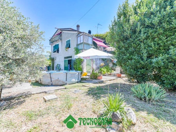 Casa con 6 locali in vendita in Via Genova, Ceparana Carpena, Bolano