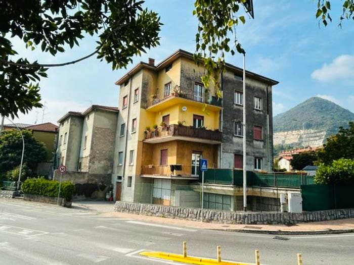 Appartamento quadrilocale in vendita in Via Camillo Benso di Cavour, Centro, Nembro