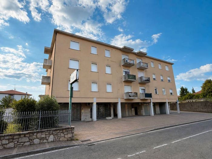 Appartamento trilocale in vendita in Via Vittorio Veneto, Bonate Sotto
