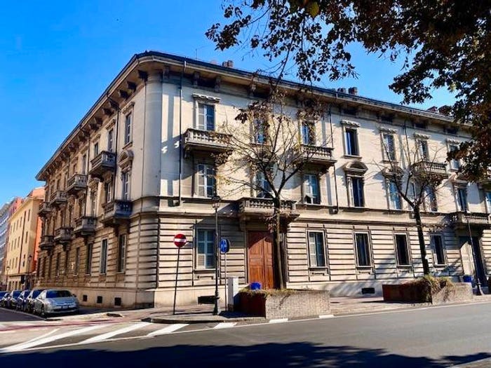 Appartamento con 5 locali in vendita in Viale Paolo Toschi, Centro Storico, Parma