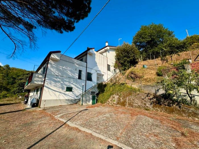 Appartamento trilocale in vendita in Via San Giovanni, Centro, Casarza Ligure