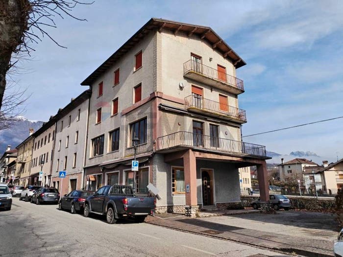 Casa con 6 locali in vendita in Viale Vittorio Veneto, Centro, Pedavena