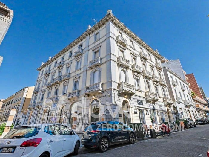 Appartamento con 5 locali in vendita in Via Giovanni Maria Angioy, Stampace, Cagliari