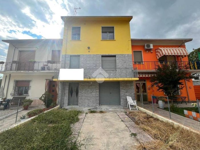 Casa trilocale in vendita in Via Giuseppe Di Vittorio, Revere, Borgo Mantovano