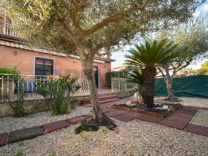 Appartamento con 5 locali in vendita in Via Livorno, Aci Trezza, Aci Castello