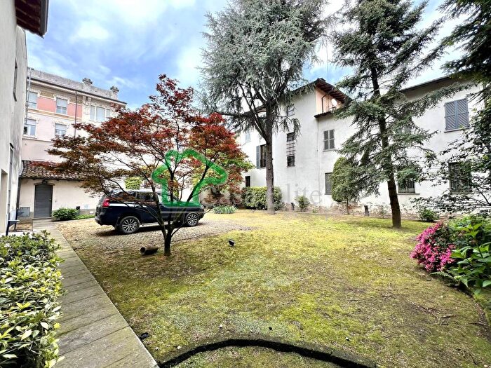 Appartamento con 6 locali in vendita in Via Settembre, Centro Storico, Lodi