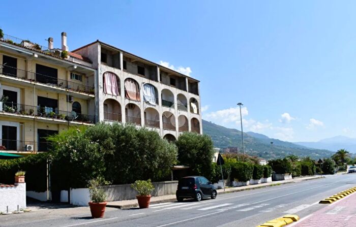 Appartamento bilocale in vendita in Lungomare S Francesco di Paola, Paola