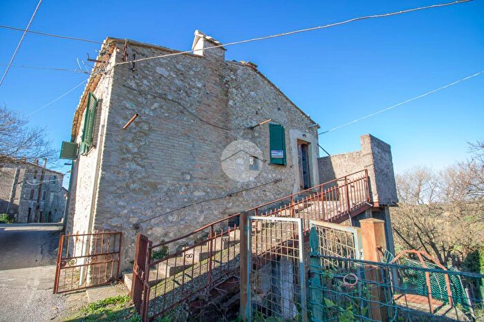 Casa bilocale in vendita in Via S Andrea, Montebuono