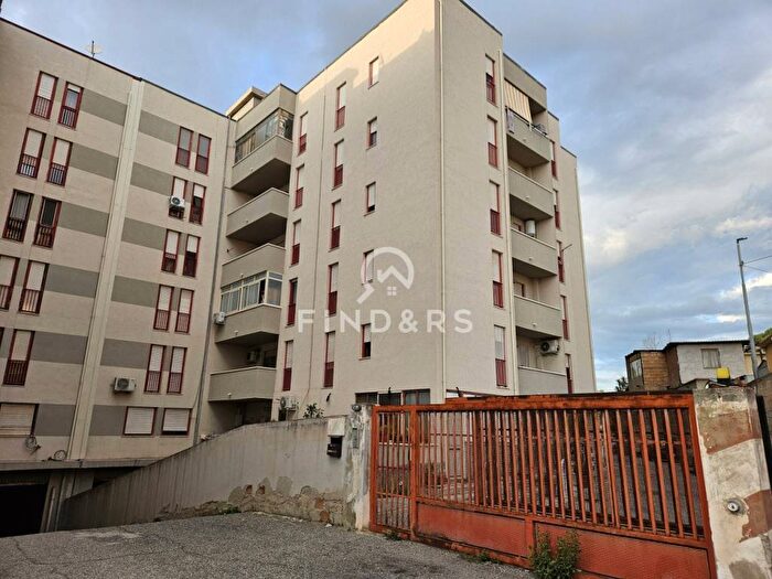 Appartamento trilocale in vendita in via Reggio Modena, Modena San Giorgio Extra, Reggio Calabria