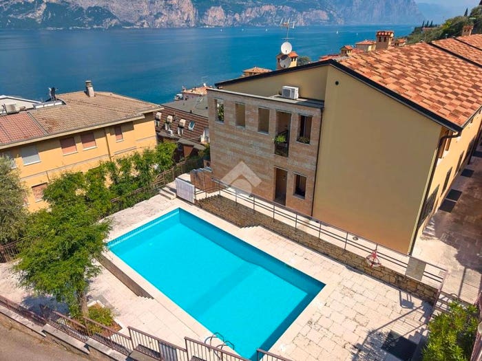 Appartamento trilocale in vendita in Via Cà Romana, Magugnano, Brenzone sul Garda