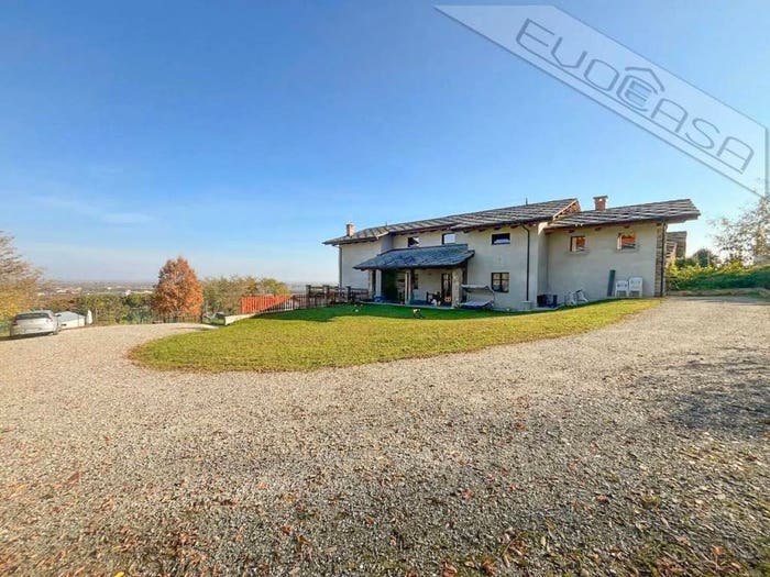 Casa con 6 locali in vendita in Via Antica Torriana, Barge