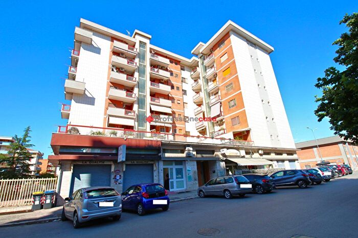 Appartamento quadrilocale in vendita in Via Fratelli Biondi, Foggia