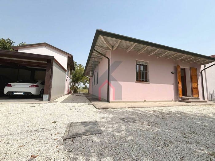 Casa quadrilocale in vendita in Via Sintria, Villanova, Forlì