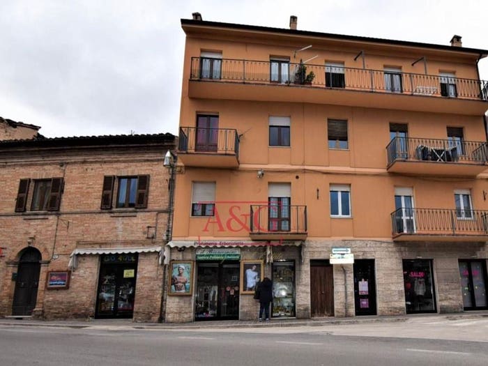 Appartamento con 5 locali in vendita in Borgo Garibaldi, Centro, Sarnano