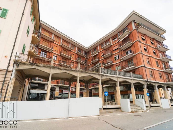 Casa con 6 locali in vendita in PIAZZA VITTORIO VENETO, Centro, Fossano