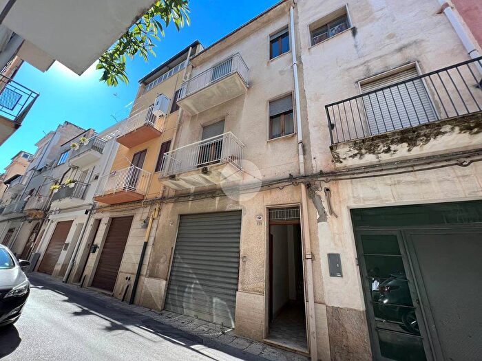 Casa con 8 locali in vendita in Via Roma, Alcamo