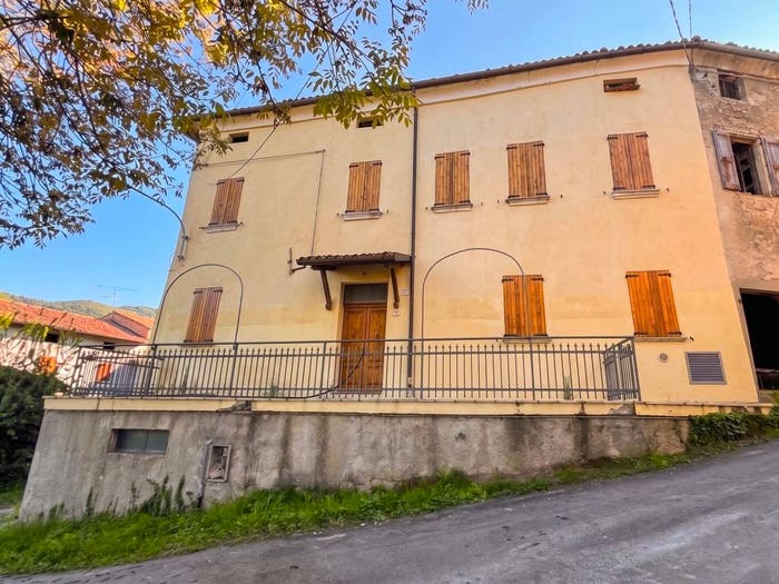 Appartamento con 6 locali in vendita in Via Casa Beretti, Carpineti