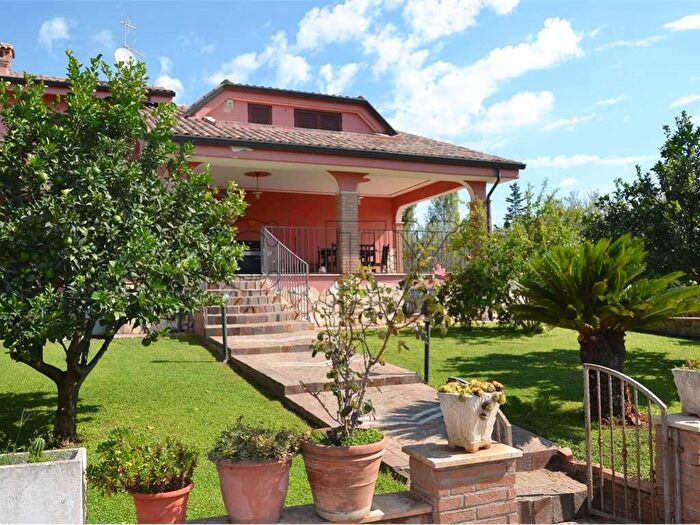 Casa con 5 locali in vendita in Via Dei Pioppi, Castagnetta Santa Procula, Pomezia