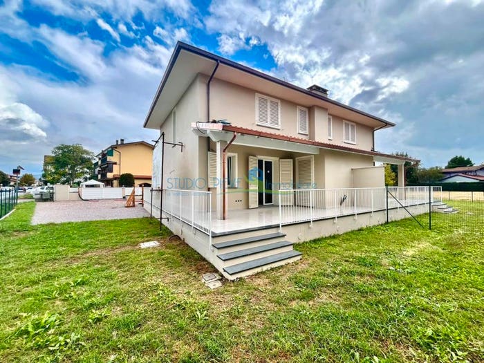 Casa quadrilocale in vendita in Via Calderaio, Margine Coperta Traversagna, Massa e Cozzile
