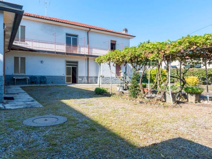 Casa con 6 locali in vendita in Via Camillo Benso di Cavour, Rescaldina