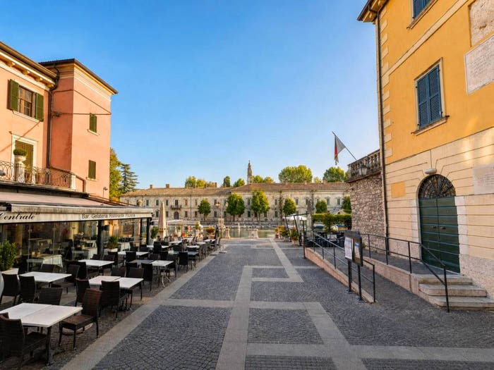 Casa quadrilocale in vendita in Piazza San Marco, Centro, Peschiera del Garda