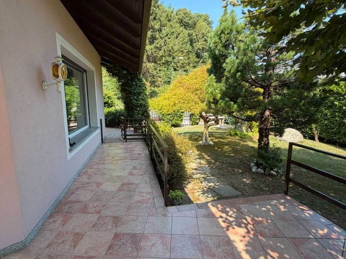 Casa con 6 locali in vendita in Via Francesco Tosi, Canzo