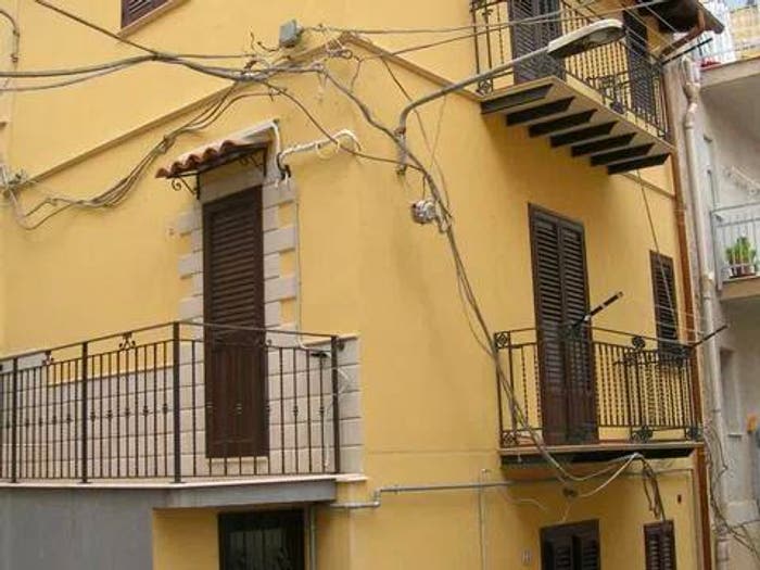 Casa con 6 locali in vendita in Via Paolo Marchese No Number, Montelepre