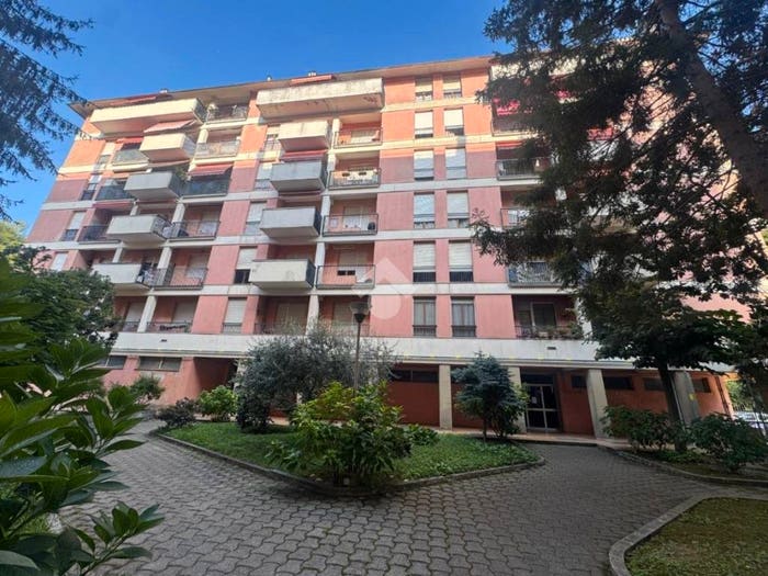 Appartamento trilocale in vendita in Via Geminiano, Bolzaneto, Genova