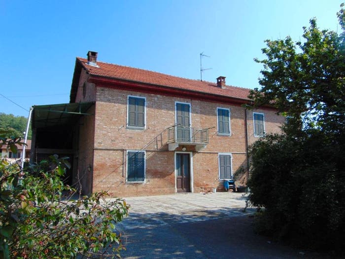 Casa con 6 locali in vendita in Via Crose, Ghiare Madonna, Incisa Scapaccino