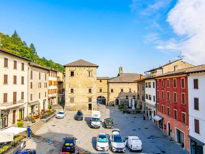 Appartamento con 6 locali in vendita in piazza della libertà, Centro, Castiglione dei Pepoli
