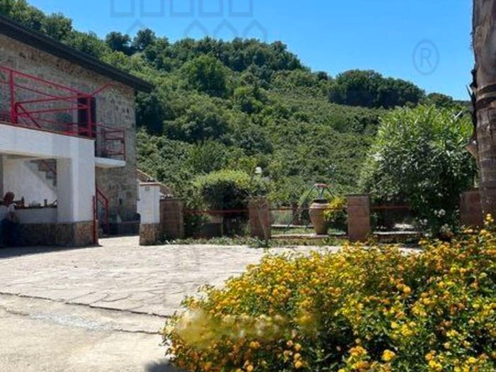 Casa con 6 locali in vendita in Centro, Naso