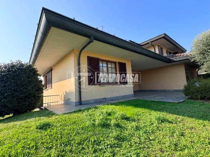 Casa con 6 locali in vendita in Via Canova B, Cucciago