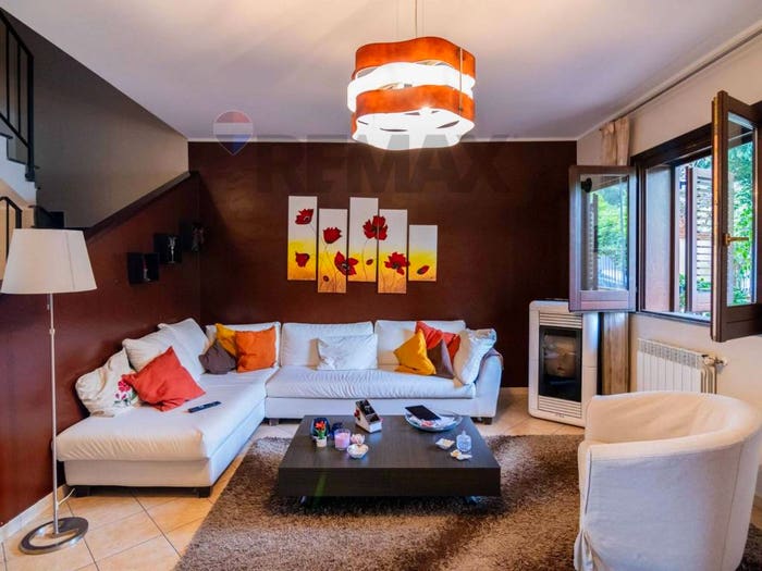 Casa con 6 locali in vendita in Via Caronda, Centro, Viagrande