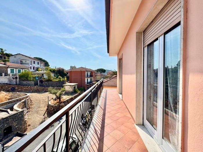 Appartamento quadrilocale in vendita in Via Caramagna, Caramagna, Imperia