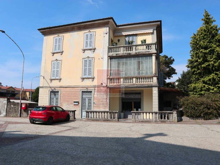 Appartamento bilocale in vendita in Piazza Santo Stefano, Laveno, LavenoMombello