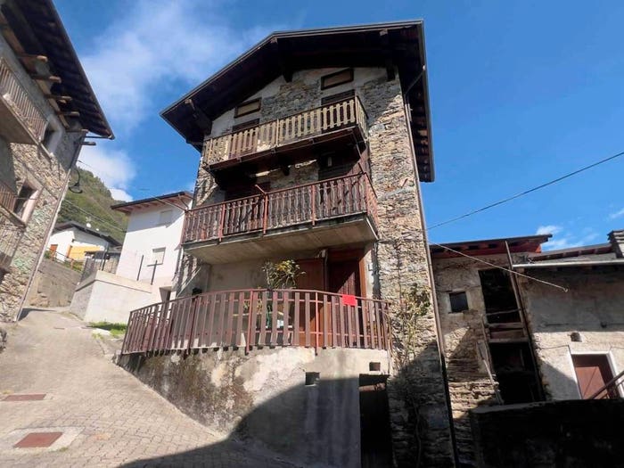 Casa con 5 locali in vendita in Via Trento, Centro, Buglio in Monte
